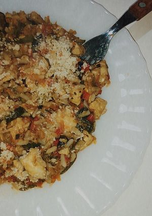 Una foto de Chop suey de pollo 🍗🧅🌶️🍆🥕🍅👩🏽🍳