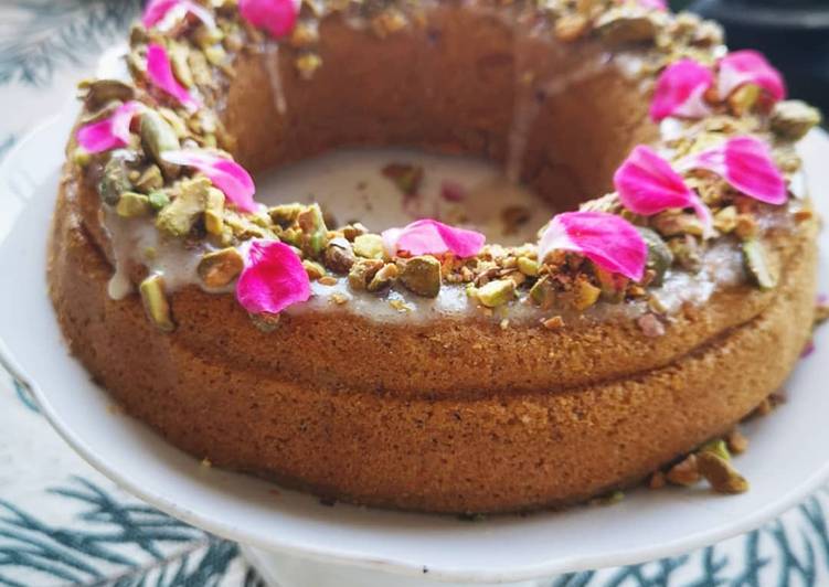 Recipe of Favorite Carrot cake topping with almond cream and pistachio