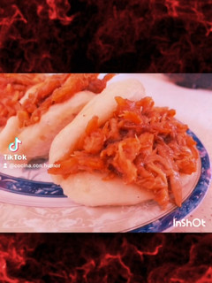 Una foto de Pan bao con carne desilachada 🍖