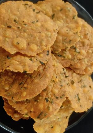 A picture of Gehu methi puri.