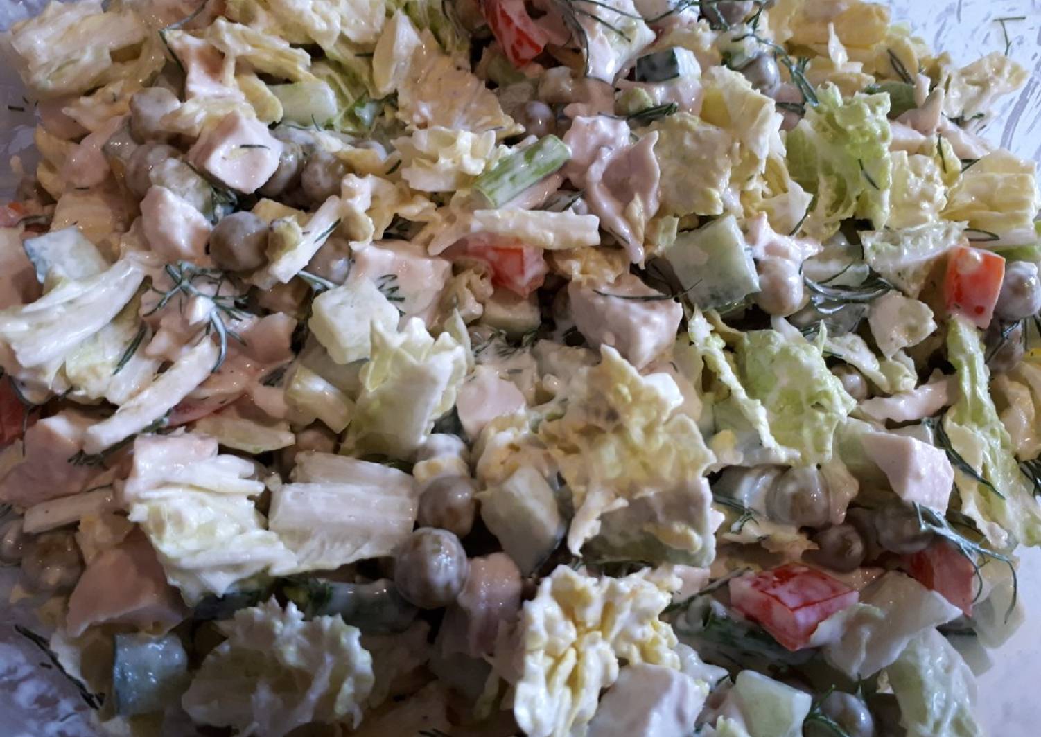 Салат с копчёной грудкой. Копченая грудка. Салат с капустой и копченой курицей