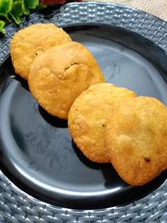 खस्ता प्याज़ कचौड़ी (Khasta Pyaz Kachori recipe in Hindi) रेसिपी मुख्य फोटो