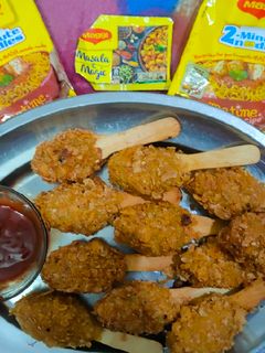 मैगी लॉलीपॉप (maggi lollipop recipe in Hindi) रेसिपी मुख्य फोटो