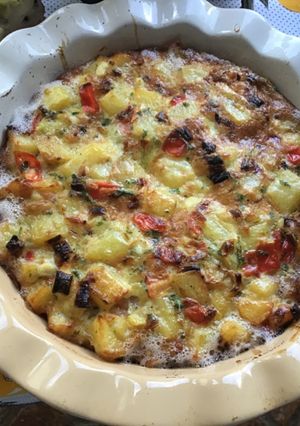 Una foto de Tortilla de papas al horno rellena de jamón y queso