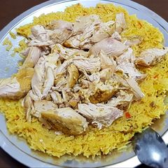 A picture of Arabian dish (kapsa) الكبسة العربية بالدجاج.
