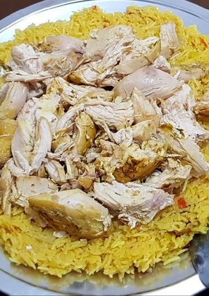 A picture of Arabian dish (kapsa) الكبسة العربية بالدجاج.