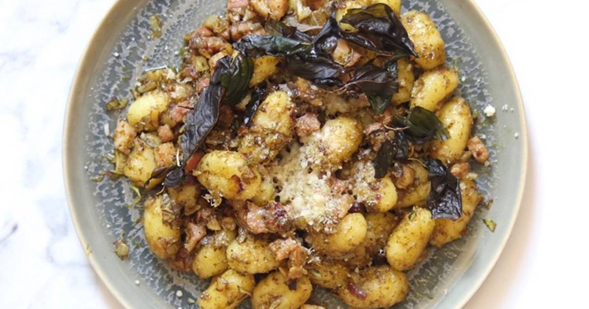 Gnocchi with green pesto and pancetta 🇮🇹 🍝 Recipe by Yui Miles Cookpad