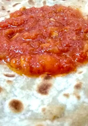A picture of Aalu Ka Paratha with Tamater ki chatni.
