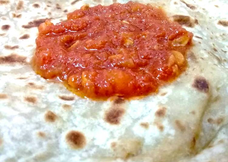 Recipe of Super Quick Homemade Aalu Ka Paratha with Tamater ki chatni