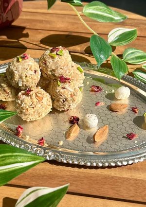 A picture of Healthy Falhari Dry Fruit Ladoo.