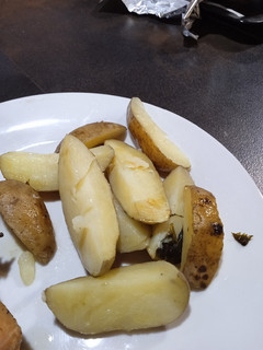 Una foto de Gajos de patata al horno