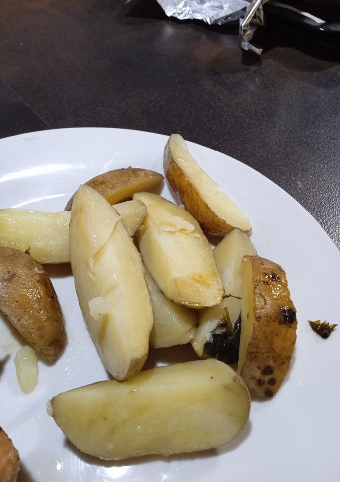 Una foto de Gajos de patata al horno
