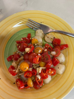 A picture of Scallop salad.