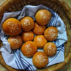 A picture of Dinner Rolls.