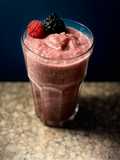 Smoothie με ανανά, μάνγκο, πεπόνι, μούρα, σμέουρα, μπανάνα, αχλάδι, ξινόμηλο ♥️💕♥️
