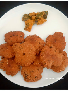 A picture of Mathri.