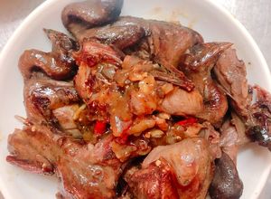 Hình của món Chim cút chiên bơ tỏi.