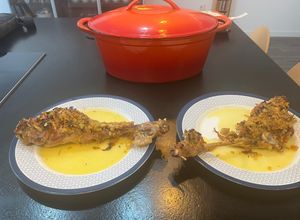 Una foto de Paletilla de lechazo asada en cocotte