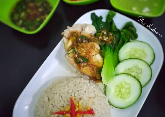 Resep Nasi Ayam Hainan Rice Cooker ala Chef Devina Hermawan oleh Novi