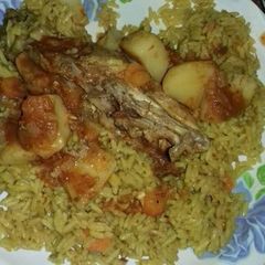 A picture of Jallop rice with aresh & chicken.