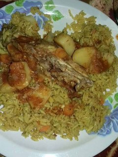 A picture of Jallop rice with aresh & chicken.