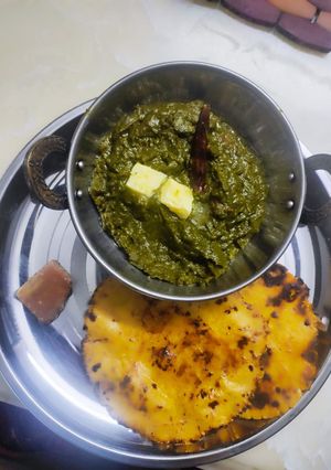 A picture of मक्के की रोटी और सरसों का साग.