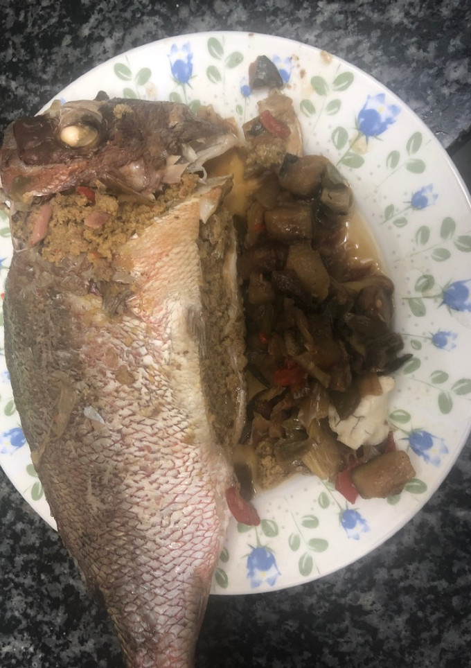 Una foto de 380. Dorada rosada rellena de salpicón de marisco (principal pescado)