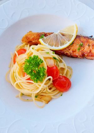 รูปของ Salmon garlic honey lemon spaghetti