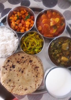 ફુલકા રોટી (Fulka Roti Recipe In Gujarati) રેસીપી મુખ્ય ફોટો