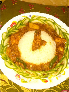 A picture of Chicken tindy korma with wite rice 😋.