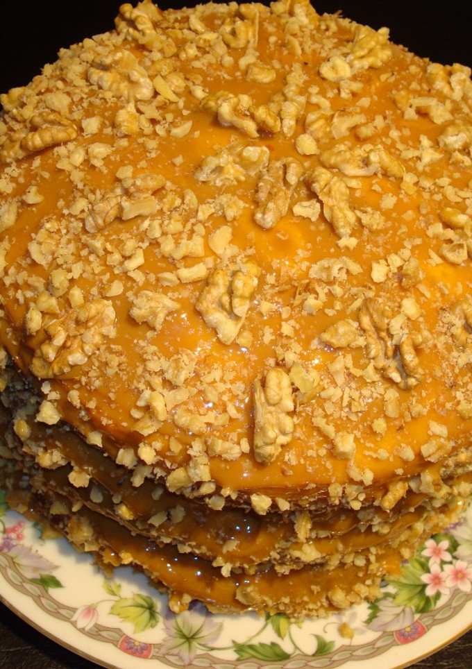 Una foto de Torta de manjar con nueces