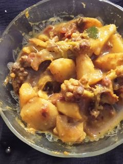 आलू-गोभी की सब्जी (Aloo Gobhi ki sabzi recipe in Hindi) रेसिपी मुख्य फोटो