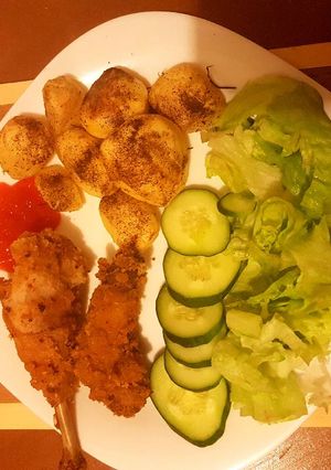 A picture of Chicken n roast potatoes.