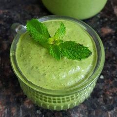 A picture of Dhania chutney.