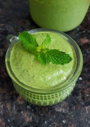 A picture of Dhania chutney.