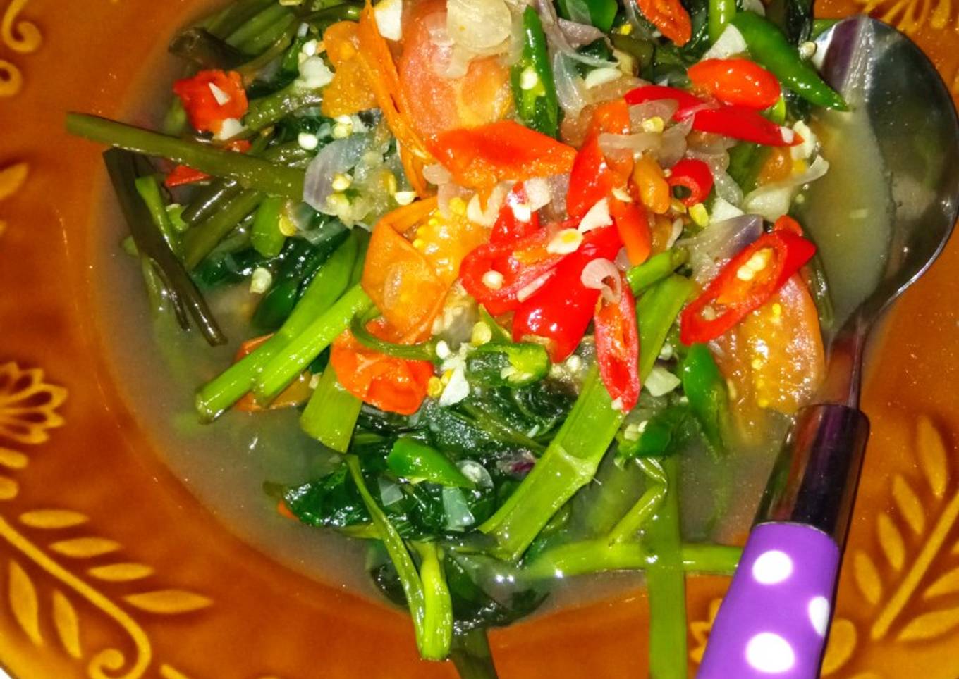 Tumis kangkung terasi pedas