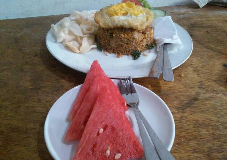 Nasi goreng spesial telur ceplok