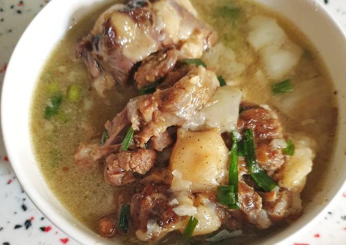 Bagaimana Menyiapkan Sop buntut sapi Anti Gagal