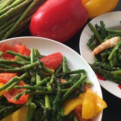 A picture of Easy and Quick Stir-Fried Asparagus with Sweet Pepper.