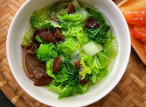 Hình của món Canh Cải Dún Nấu Nấm Mèo Chay.