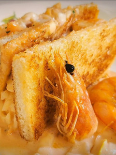 Una foto de Sándwich de Langostinos estilo Lobster Roll