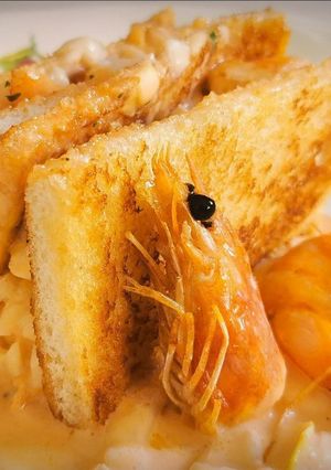 Una foto de Sándwich de Langostinos estilo Lobster Roll