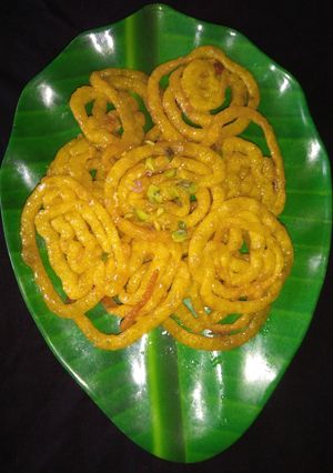 क्रिस्पी जलेबी (Crispy jalebi recipe in Hindi) रेसिपी मुख्य फोटो