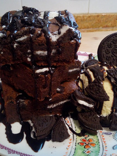Foto principal de Brownie de chocolate y galletas oreo