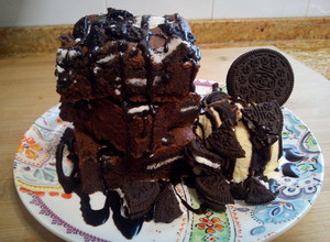 Foto principal de Brownie de chocolate y galletas oreo