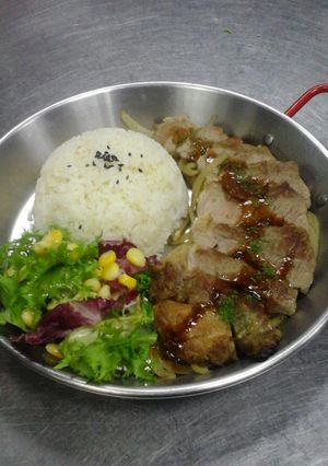 Hình của món Thịt cổ heo (pork neck steak).