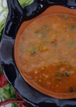 Una foto de Salsa de chile de árbol 🌶️🧅🌿