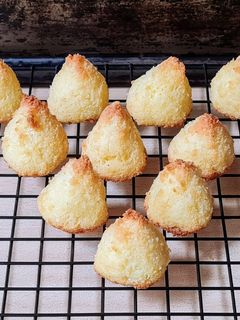 Una foto de Coquitos salados 🥥 Coquitos de queso 🧀 Sin harina, sin gluten 🥥