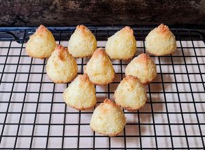 Una foto de Coquitos salados 🥥 Coquitos de queso 🧀 Sin harina, sin gluten 🥥