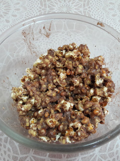 Una foto de Palomitas de maíz con crema de avellana solidarias de comercio justo y veganas 🍿